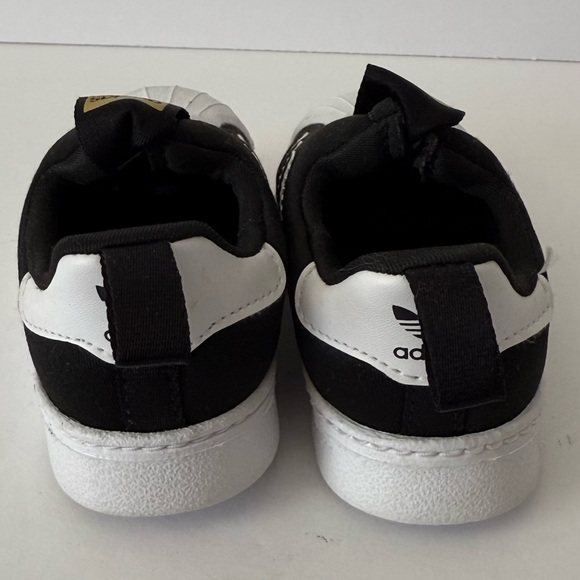 Adidas Superstar Black Shoes Child’s Size 5.5 - Picture 3 of 7